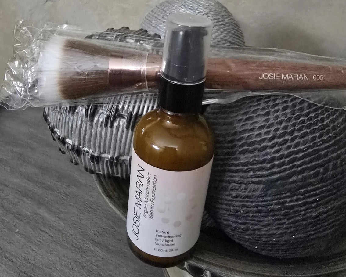 Josie Maran Argan Matchmaker Serum Foundation w/Brush ~ FAIR/LIGHT ~ 2 fl oz NEW