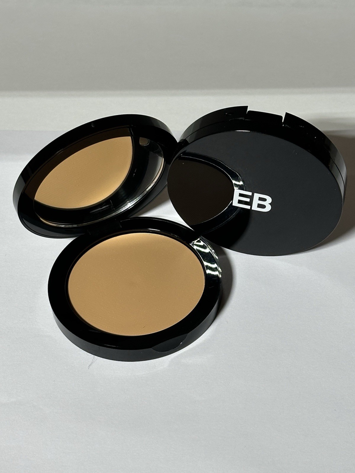 Edward Bess – Flawless Illusion Transforming Full Coverage Fundation / MEDIUM