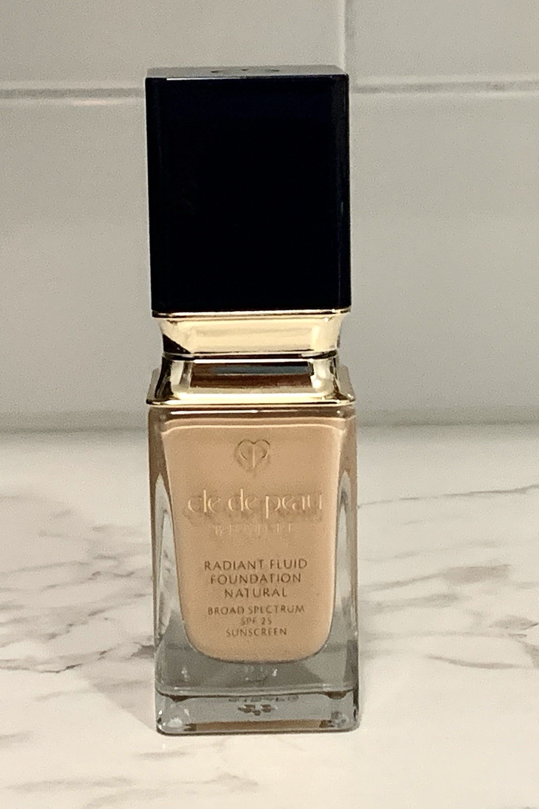 Cle De Peau Radiant Fluid Foundation SPF 25 Natural – O30 Ocher – Full Size UB