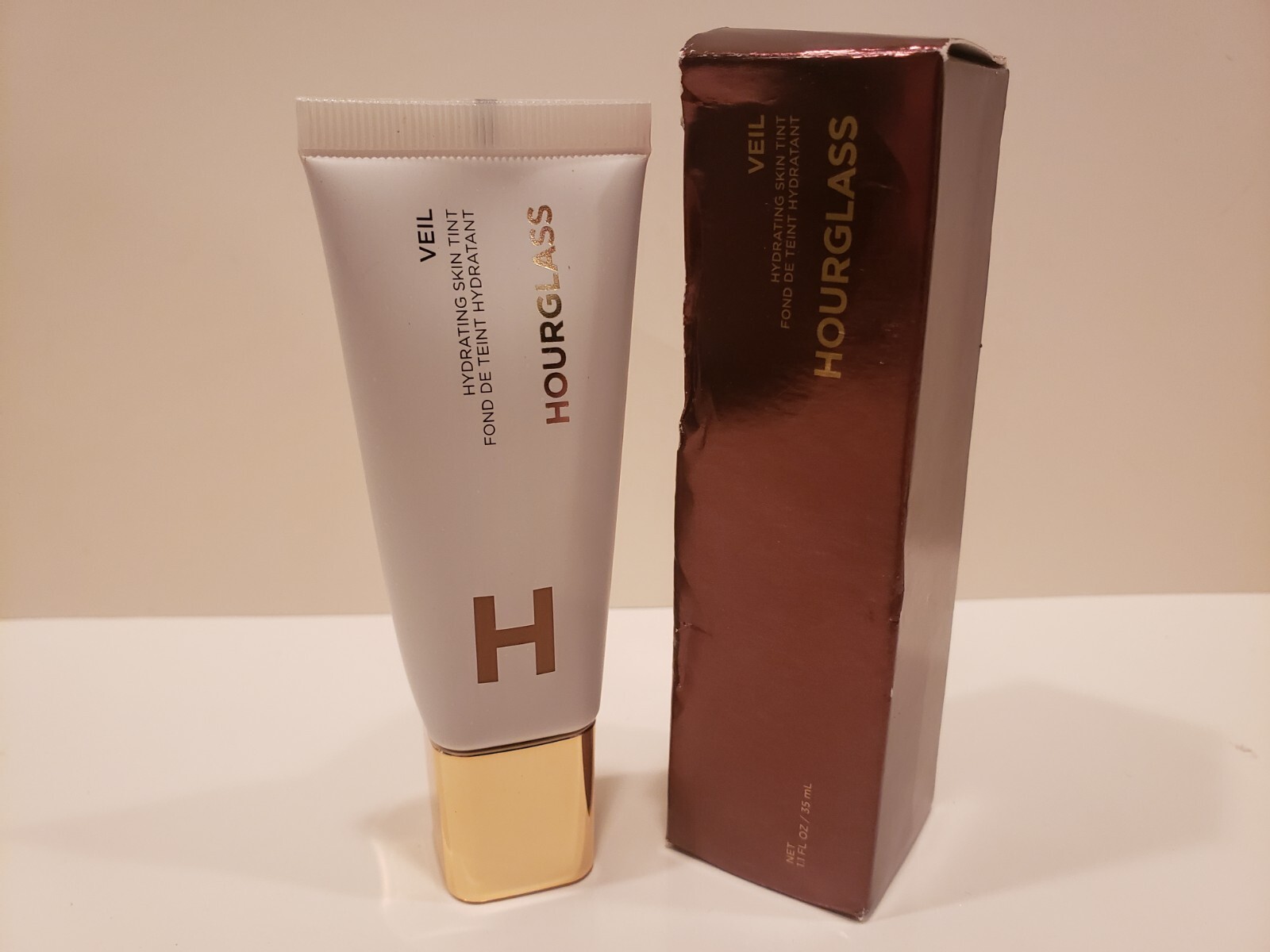 Hourglass ~ Veil Hydrating Skin Tint ~ #18 ~ 1.1 oz ~ NIB