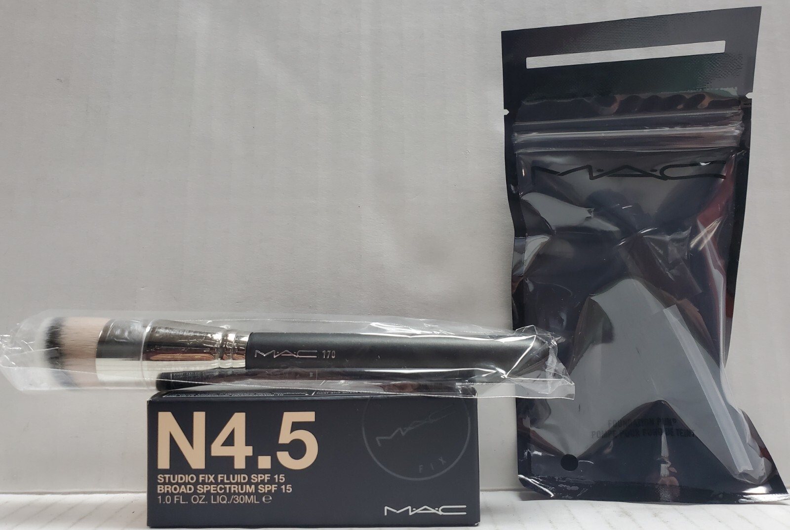 New! MAC N4.5 Studio Fix Fluid SPF 15 Broad Spectrum W Pump & Foundation Brush