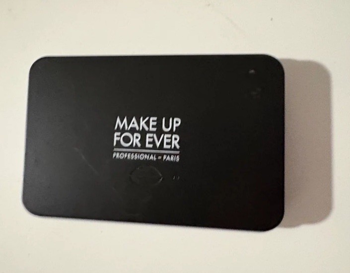 MAKE UP FOR EVER Matte Velvet Skin Blurring Powder Foundation Y425 (Discontinued