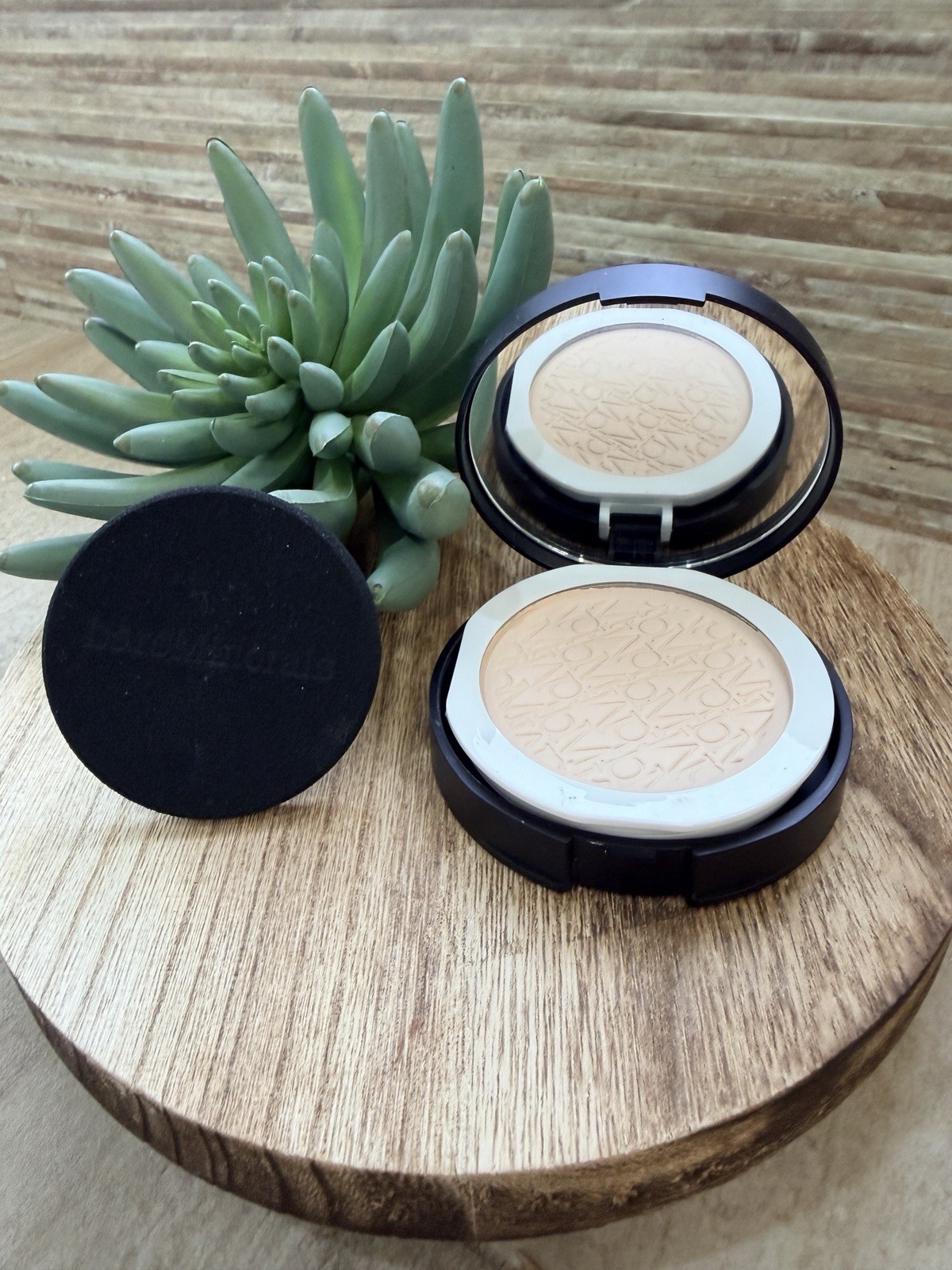 BARE MINERALS PRESSED POWDER FOUNDATION FAIR 01 BRAND NEW NO Box