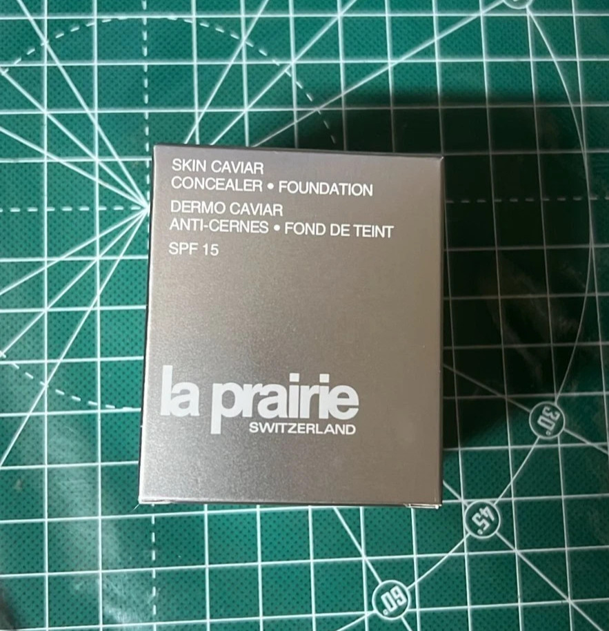 La Prairie Skin Caviar Concealer Foundation SPF15 NC-05 Petale