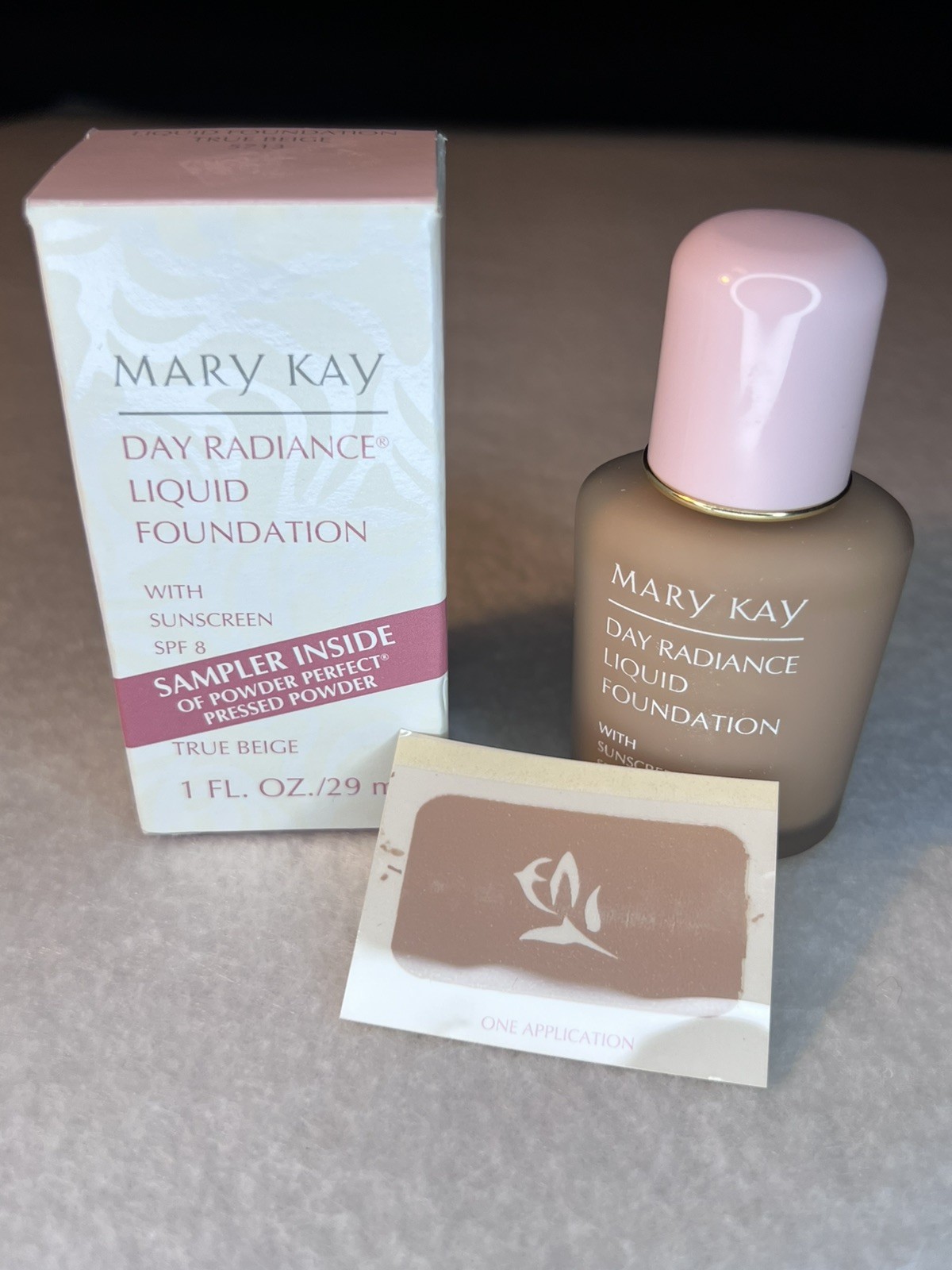 Mary Kay Day Radiance Foundation True Beige #5713 SPF 8 1 oz NOS + Sample