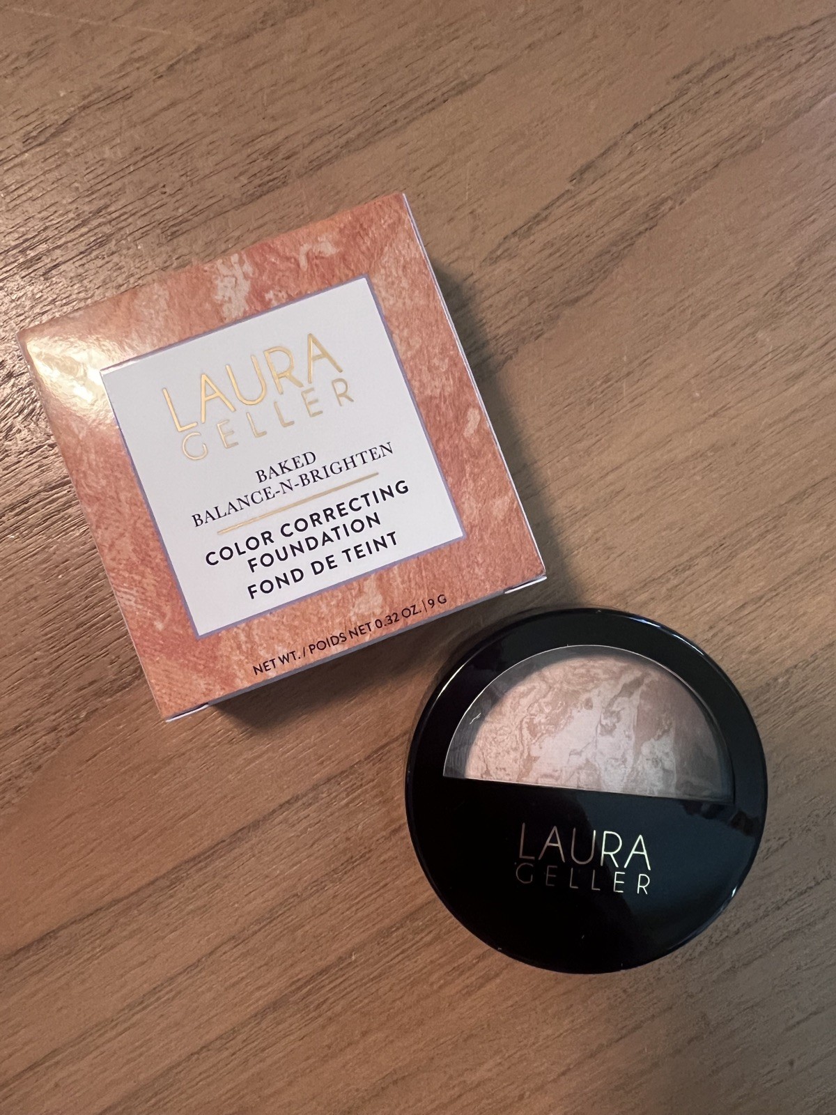 LAURA GELLER Baked Balance-n-Brighten Color Correcting Foundation – light