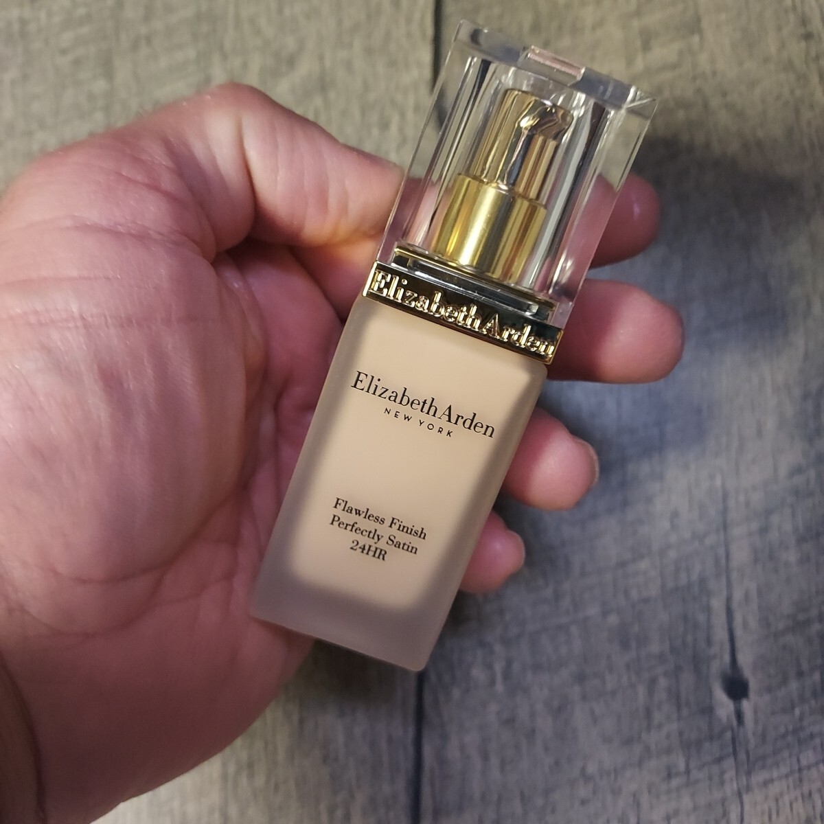 Elizabeth Arden Flawless Finish Perfectly Satin 24HR Makeup 1oz GOLDEN SANDS 05