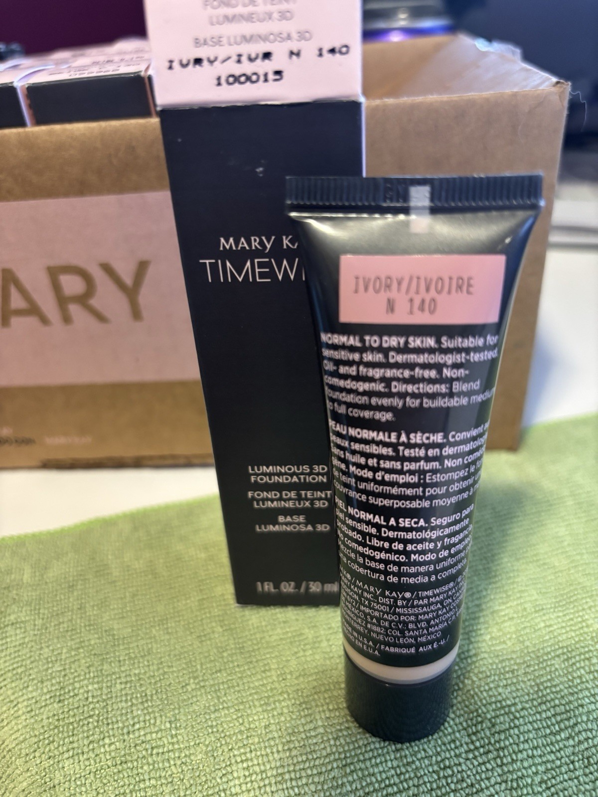 Mary Kay – Discontinued Luminous Foundation In Ivory N140. New In Box Full Size