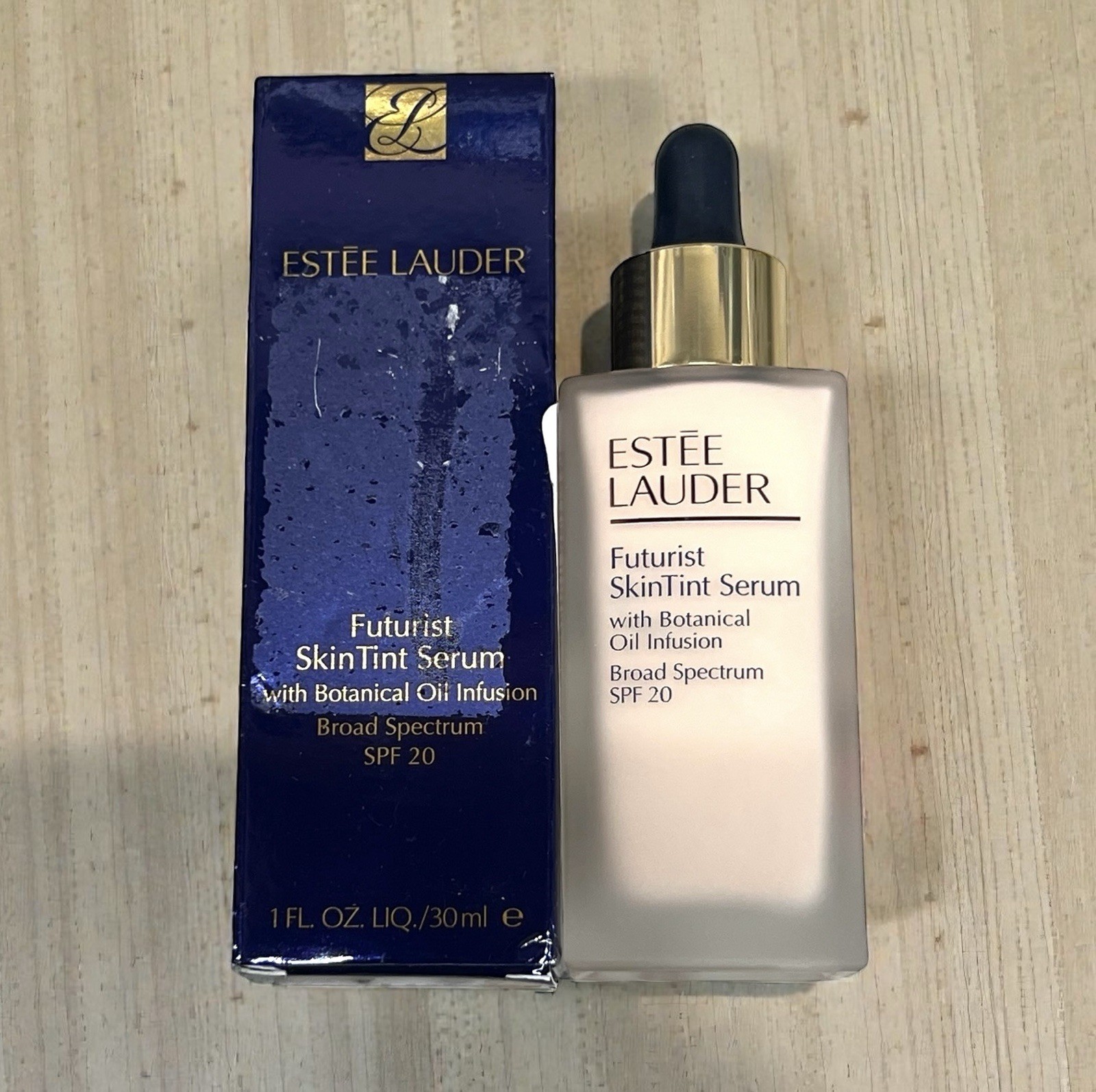 Estee Lauder Foundation 0N1 Alabaster Futurist SkinTint Serum SPF20 1oz
