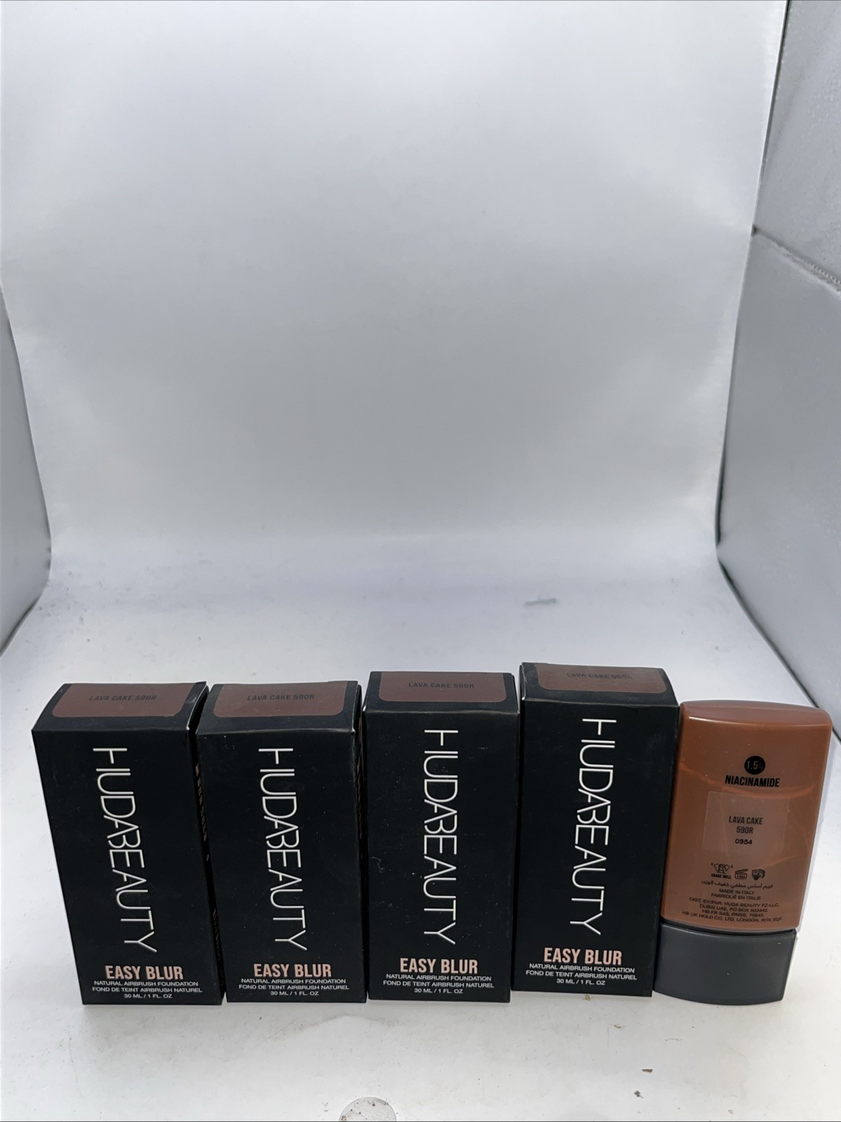 (4)HUDA BEAUTY LAVA CAKE 590R Easy Blur Natural Airbrush Foundation Niacinamide