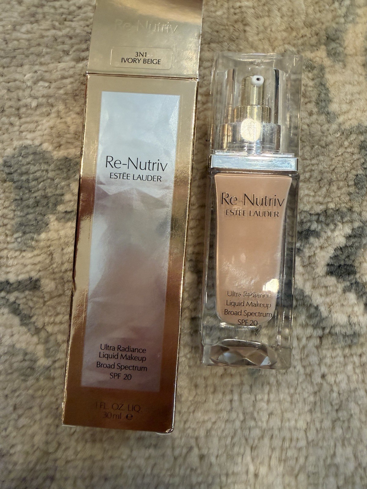 Re-nutriv ultra radiance liquid foundation spf 20 Ivory Beige 3N1 NIB NEW