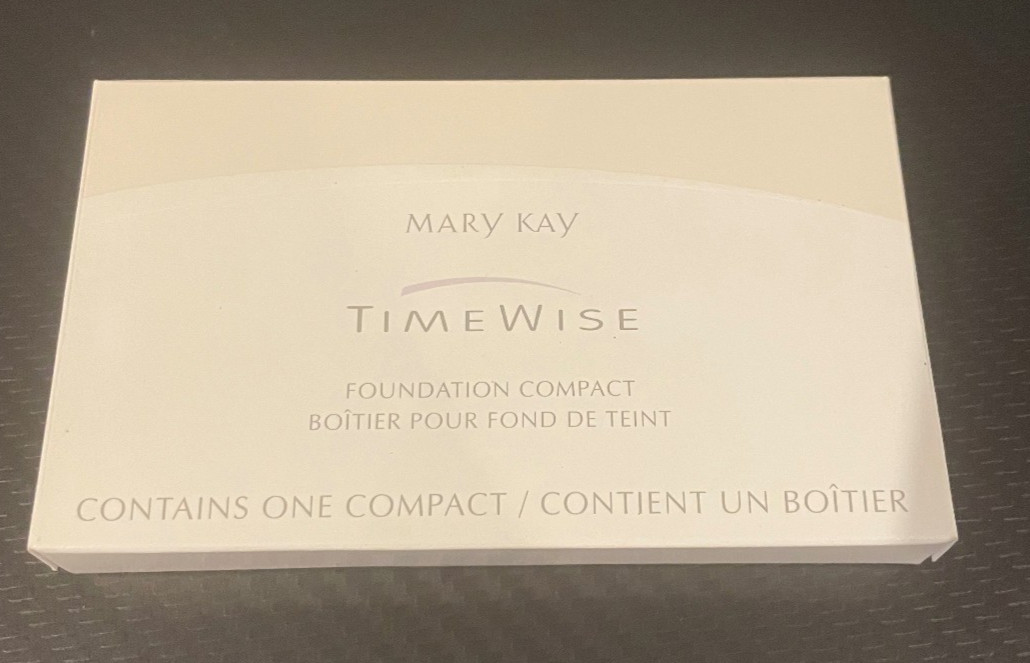 MARY KAY TIMEWISE FOUNDATION COMPACT WITH MIRROR 8100 DISCONTINUED New Open Box