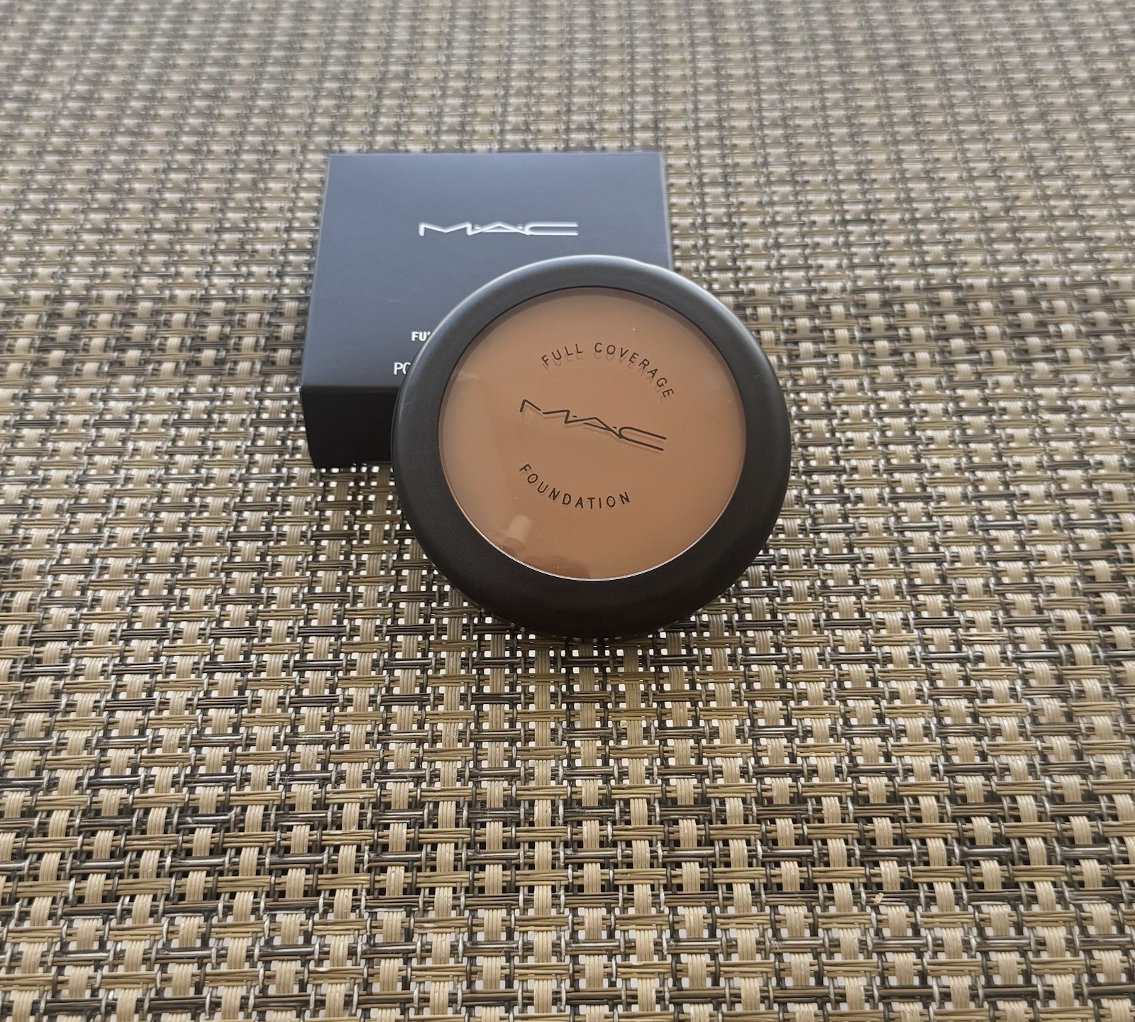 MAC PRO Full Coverage Foundation NW30 100% Authentic