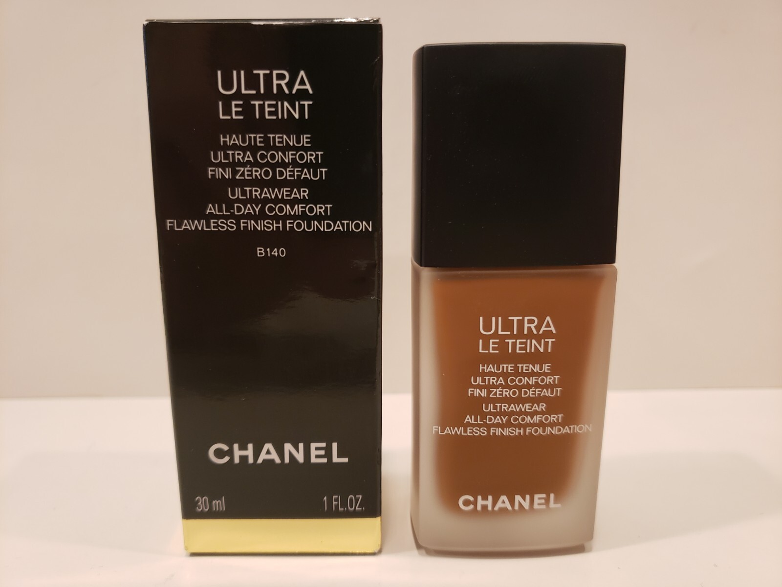 Chanel Ultra Le Teint Ultrawear All Day Comfort Flawless Liquid Foundation B140