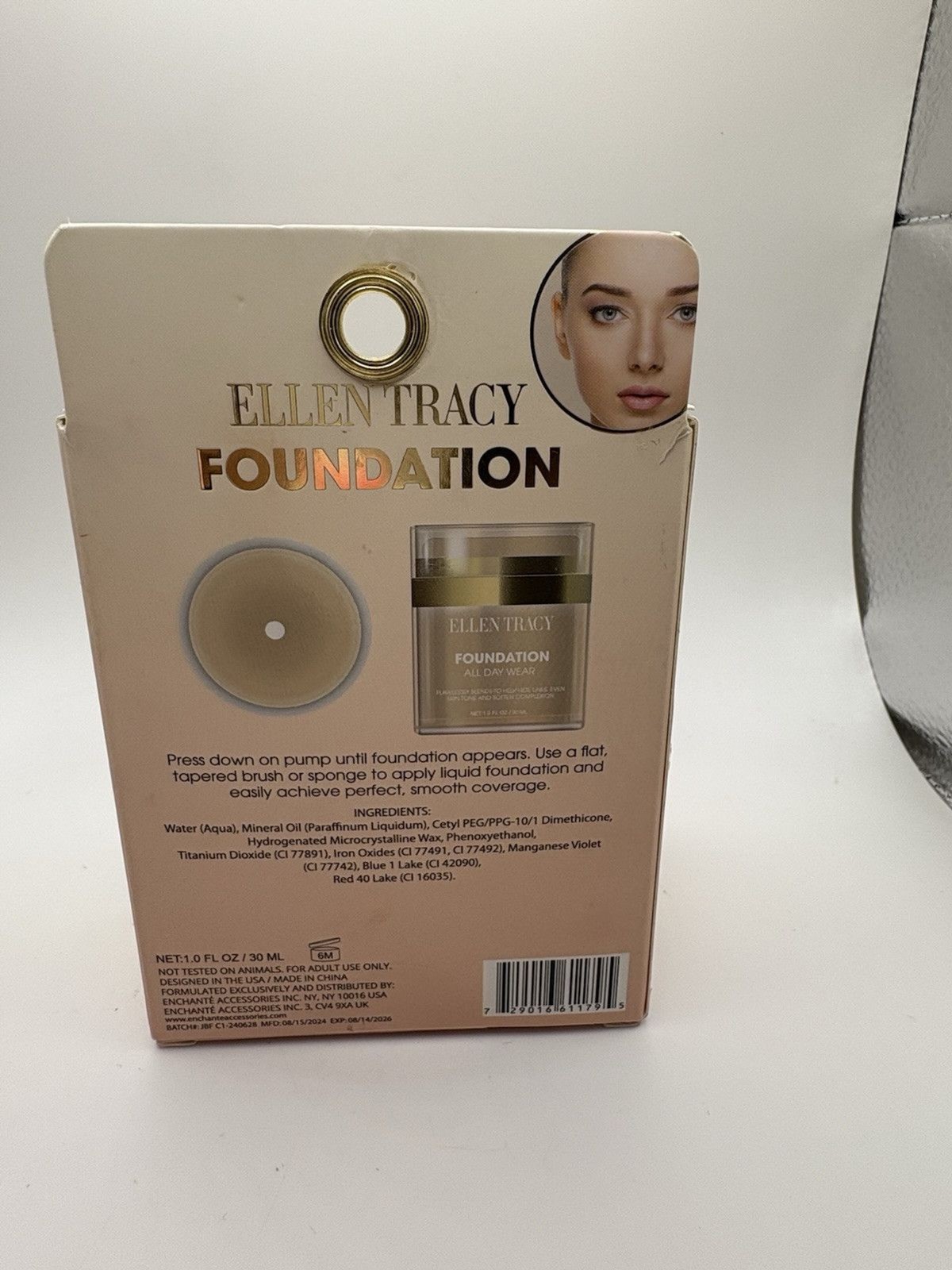 Ellen Tracy 01 Warm Ivory Foundation / Covers, Sculpts + Hydrates