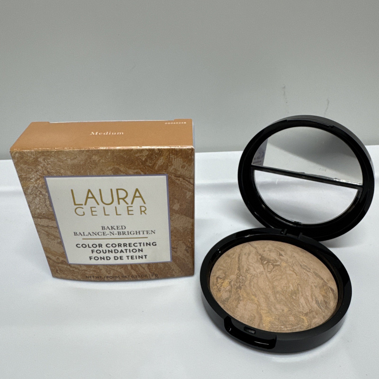 NEW – Laura Geller Baked Balance-N-Brighten Color Correcting Foundation Medium