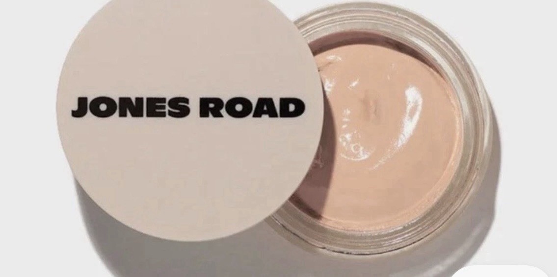 jones road what the foundation beige