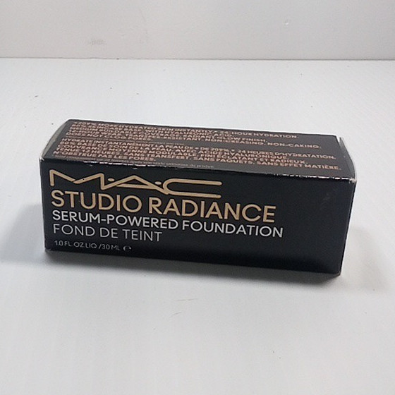 M·A·C Studio Radiance Serum-Powered Foundation NW30 1.0 fl oz / 30 mL