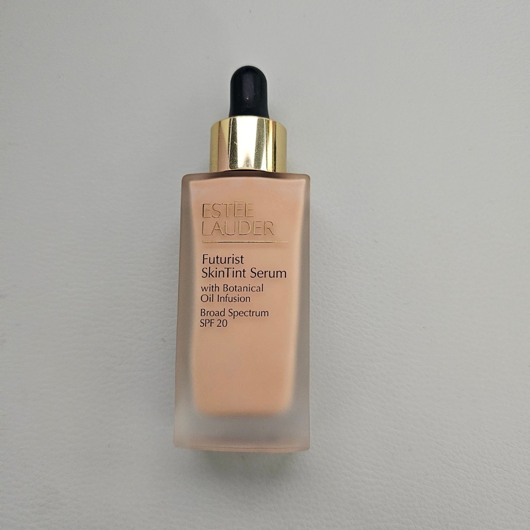 Estée Lauder Futurist SkinTint Serum Foundation SPF 20 – Shade 2W1 Dawn