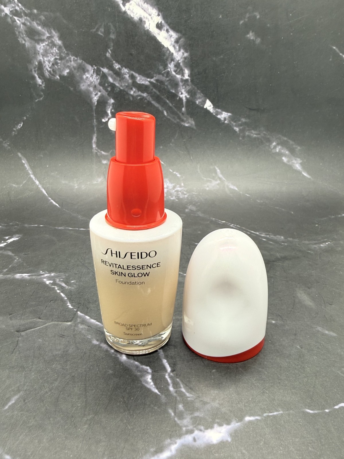 Shiseido Revitalessence Skin Glow Foundation Shell – 330 Bamboo – 1 oz