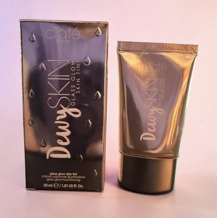 CIATE LONDON Dewy Skin Glass Glow Skin Tint 1.01 fl oz / 30 ml 040 NIB/SEALED
