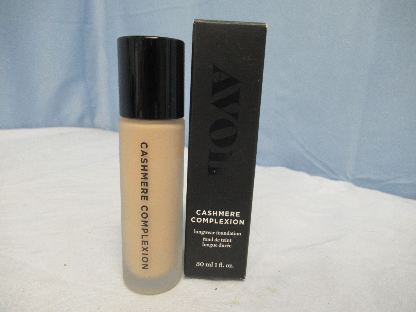 AVON Cashmere Complexion Longwear Foundation MERINGUE 1 fl oz 888761443751