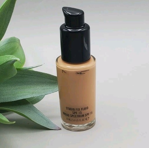 M.A.C NC30 Studio Fix Fluid SPF 15 ~1.0 fl New
