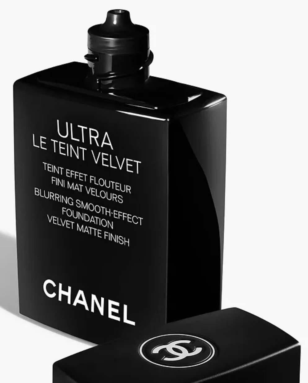 Chanel ULTRA LE TEINT VELVET Blurring Smooth Effect Matte Finish Foundation B10