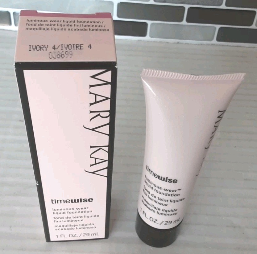 Mary Kay Timewise Luminous Wear Liquid Foundation 038699 Ivory 4 Normal-Dry Skin