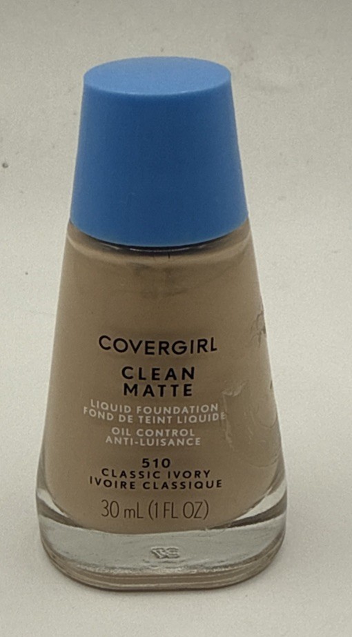 COVERGIRL Clean Matte Liquid Foundation 510 Classic Ivory New Sealed