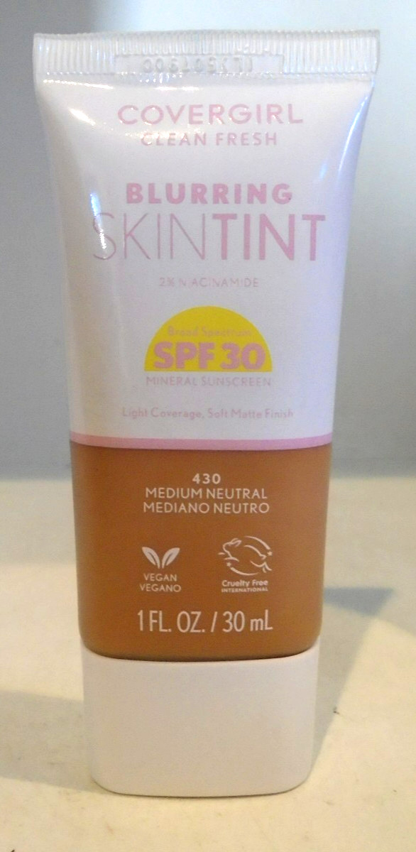 COVERGIRL Clean Fresh Blurring Skin Tint with SPF 30, 430 Medium Neutral 3/2027