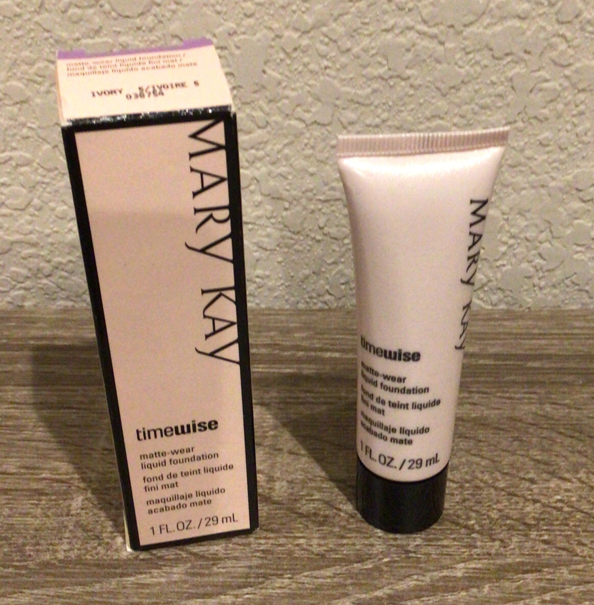 Mary Kay TimeWise Matte-Wear Liquid Foundation 1 Fl. Oz. Ivory 5 New 038754