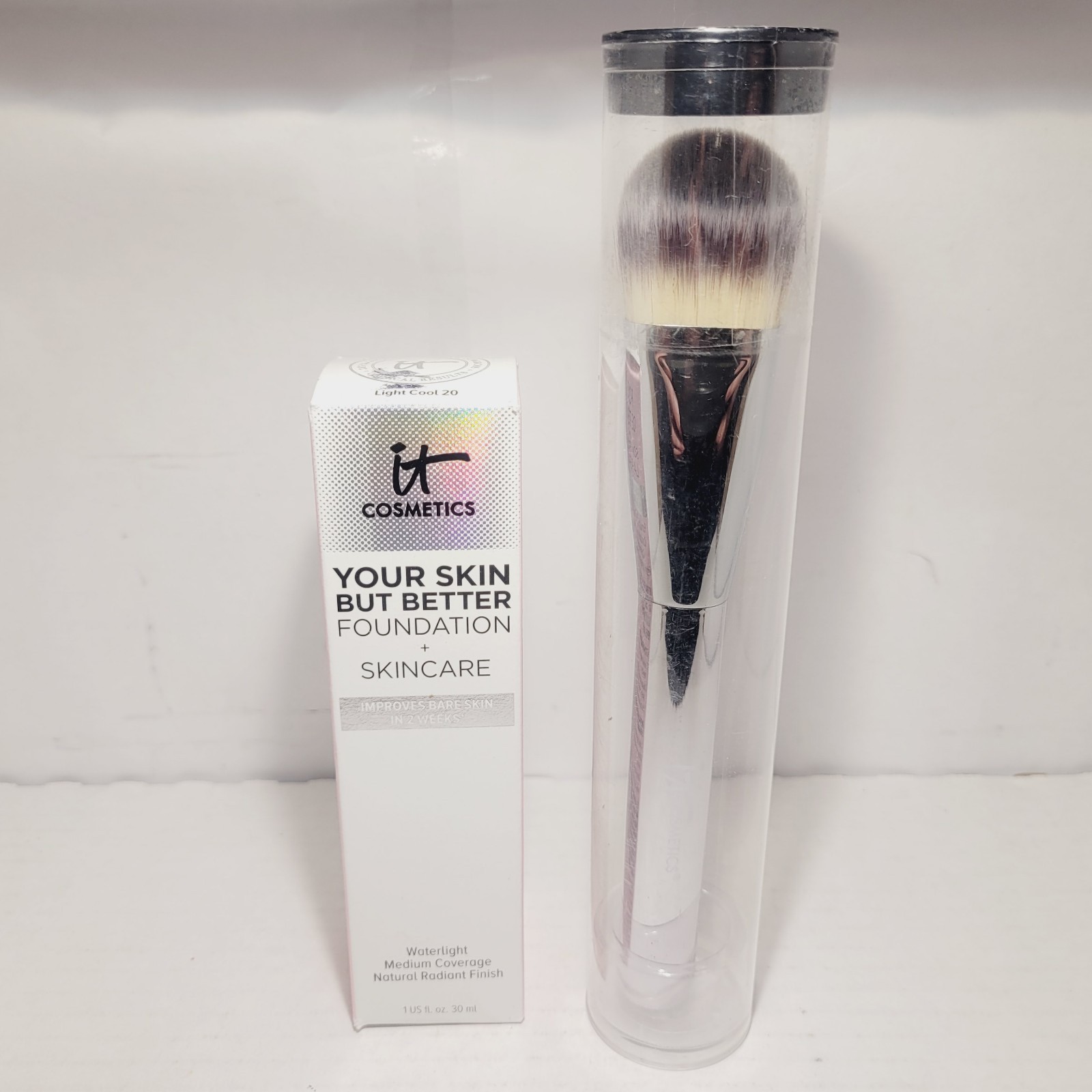 it Cosmetics Foundation + Skincare Light Cool 20 & Liquid Foundation Brush