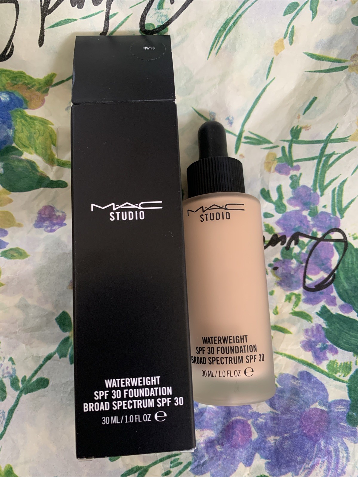 Mac Studio Water weight Foundation (NW18) (30ml)