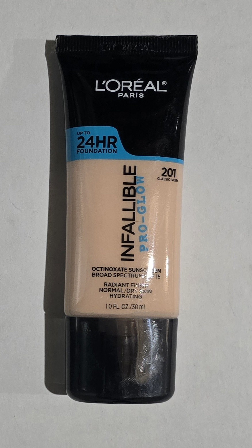 L’oreal Infallible Pro Glow 24 Hr Foundation Normal/Dry – 201 Classic Ivory