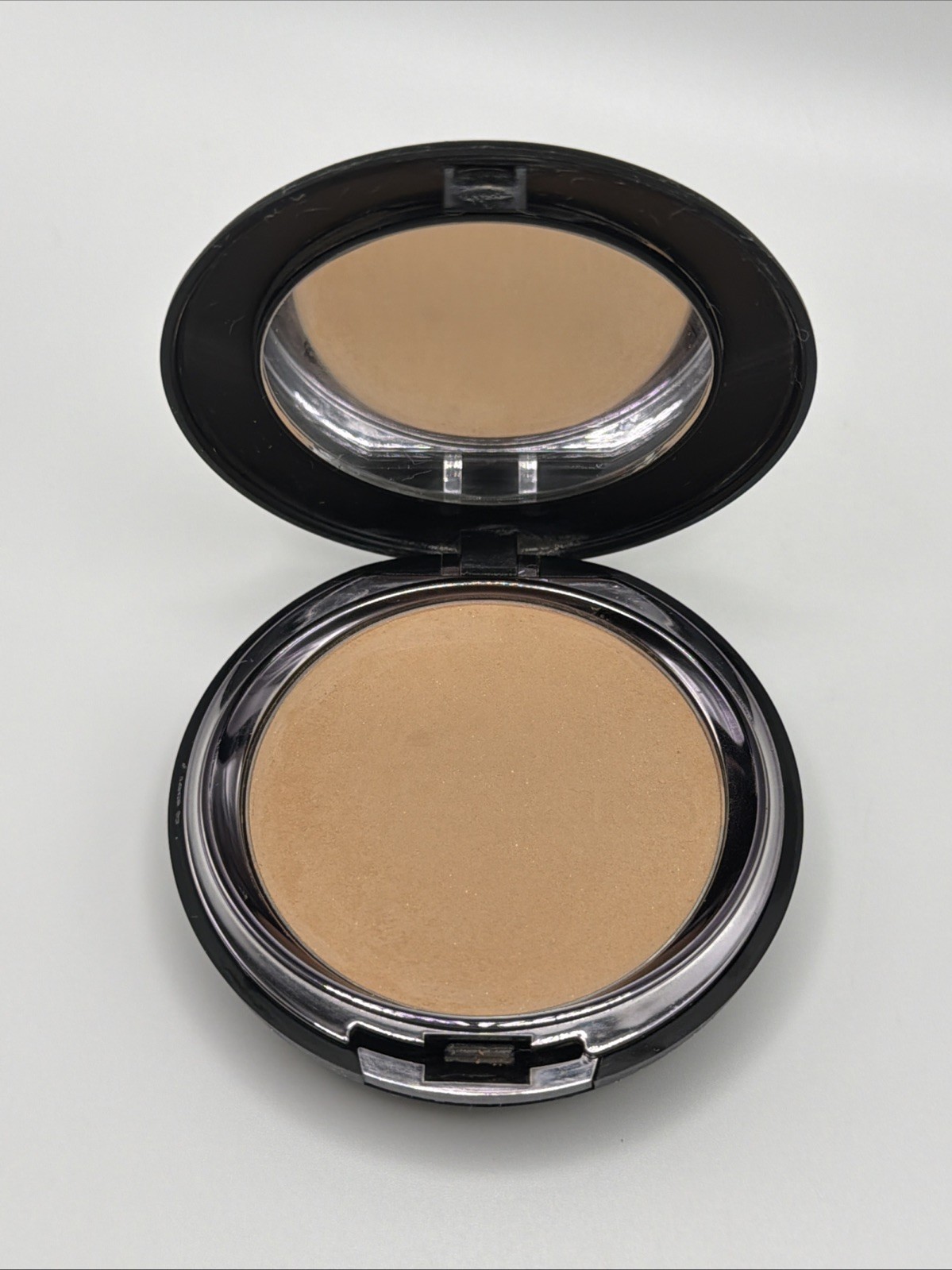 IT Cosmetics Celebration Foundation TAN – Full Size 9 g – 0.30 oz- SEE DESCR.