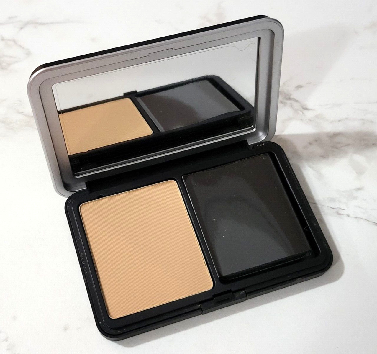 Make Up For Ever Matte Velvet Skin Blurring Foundation – Y415 – Almond