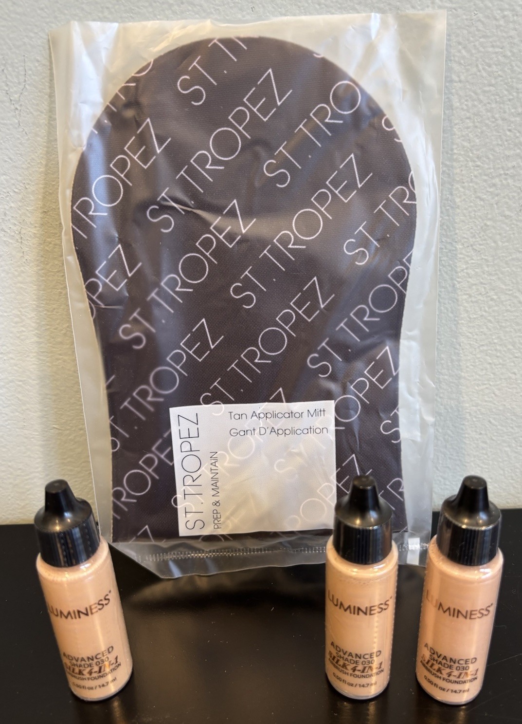 3 Luminess Airbrush Silk 4 In 1 Shade 030 .50 fl oz & St Tropez Application Mitt