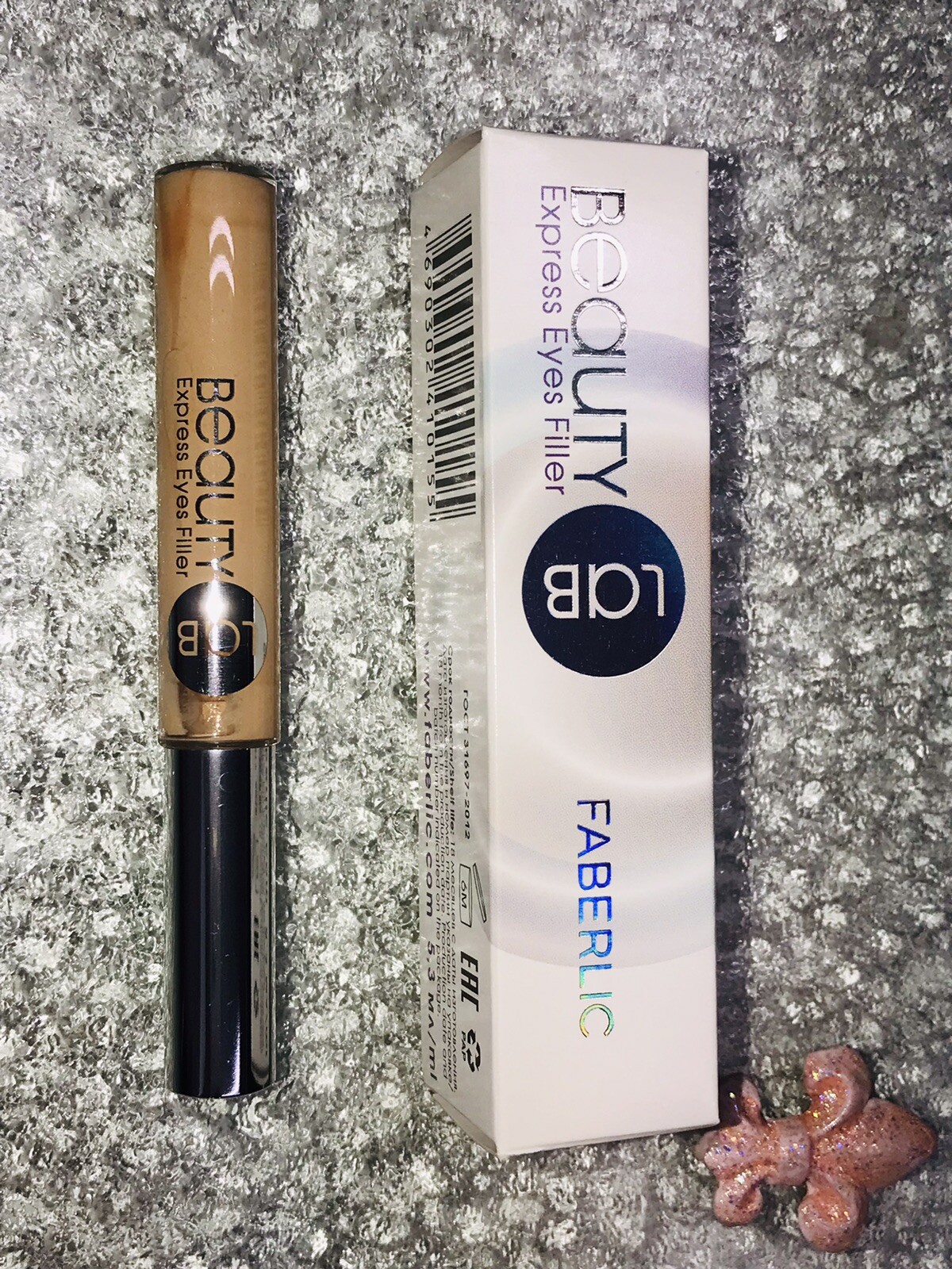 Glam Team Eyes Filler Provides lifting effect & smooth wrinkles if Applied daily