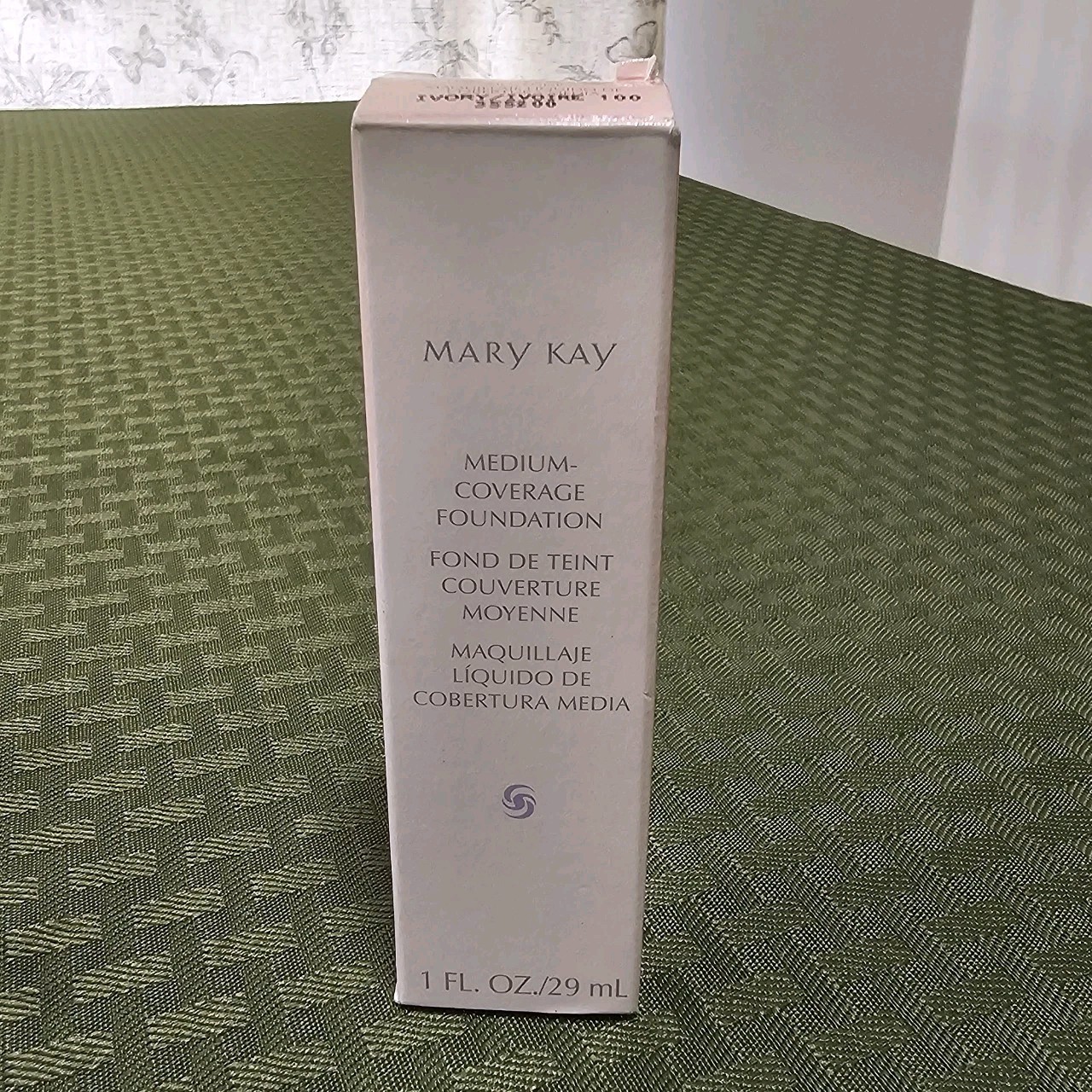 Mary Kay Medium Coverage Foundation Ivory 100 Pink Cap 355200 NOS