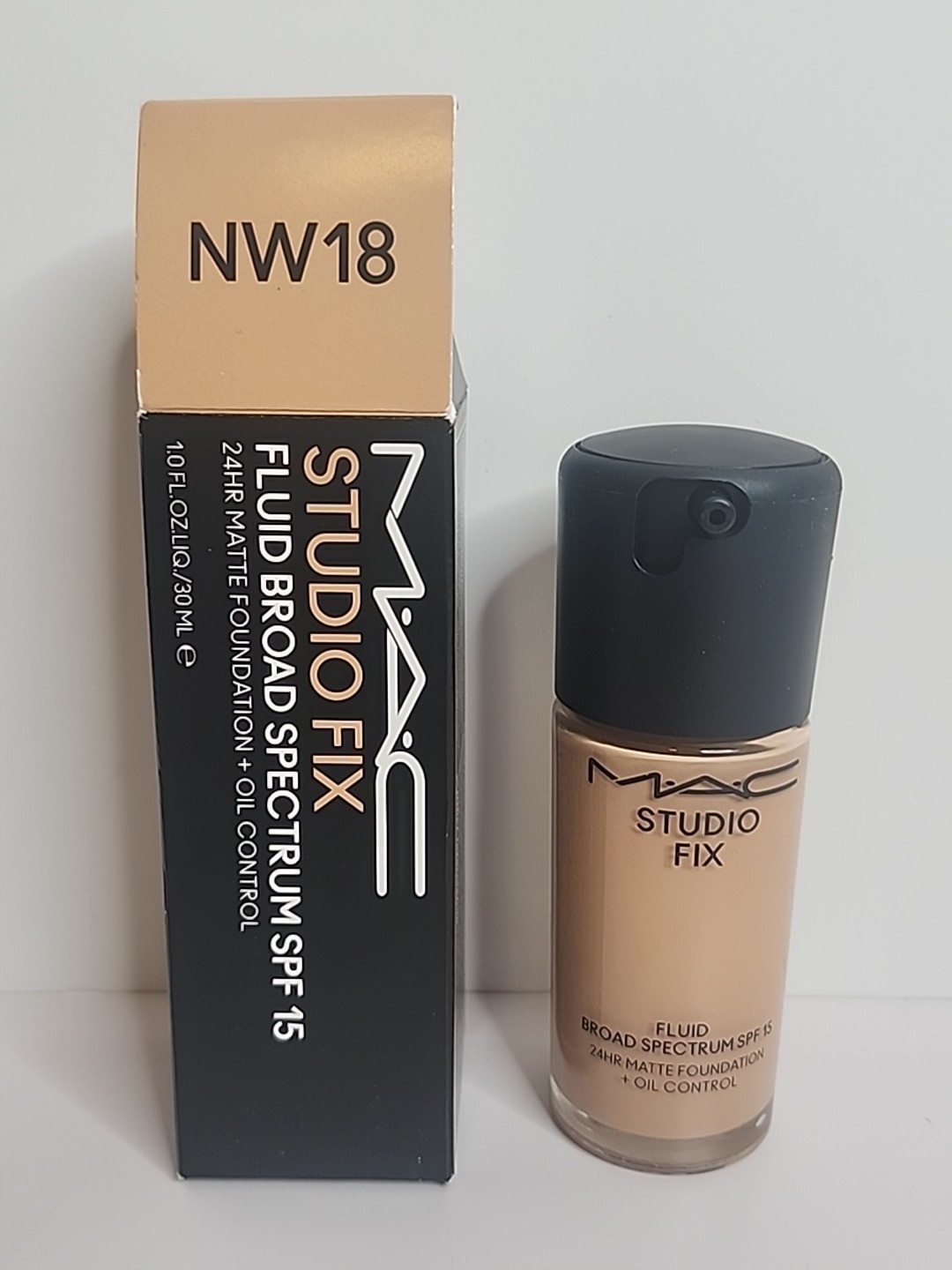 M.A.C NW18 Studio Fix Fluid SPF 15 Broad Spectrum, 1 Fl Oz Matte Foundation