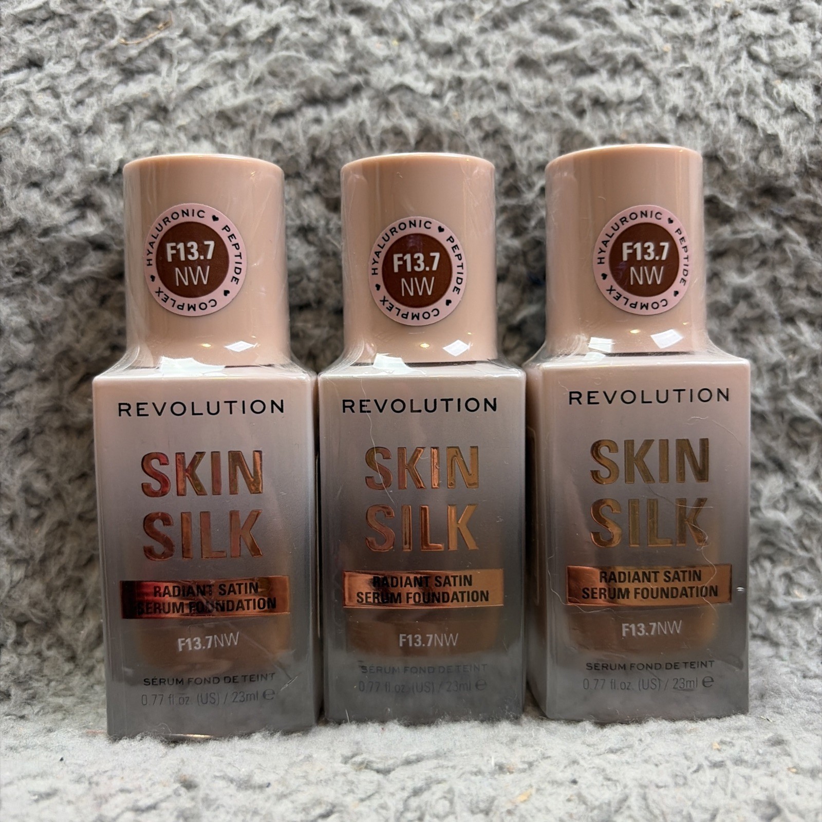 3 Makeup Revolution Skin Silk Radiant Satin Serum Foundation F13.7NW