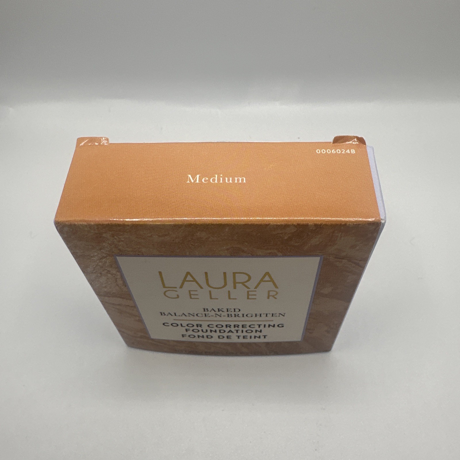 NEW – Laura Geller Baked Balance-N-Brighten Color Correcting Foundation Medium
