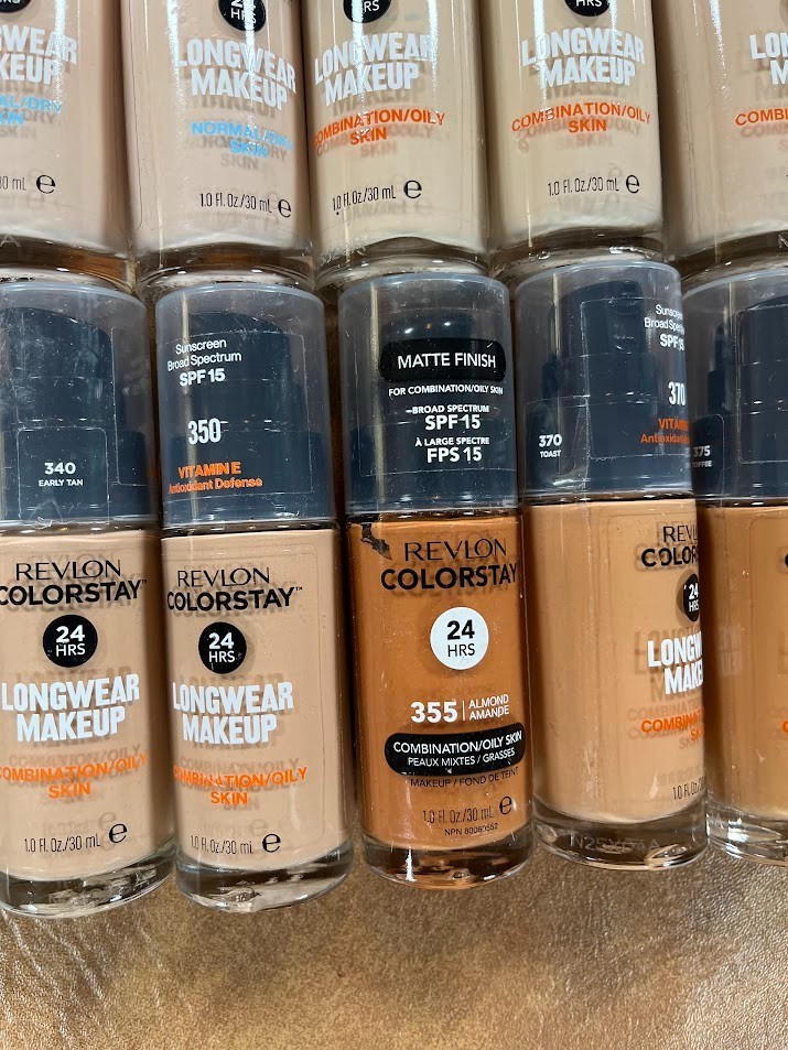 Revlon Colorstay Longwear Makeup FOUNDATION Combination/OILY Skin NEW Lot of 16
