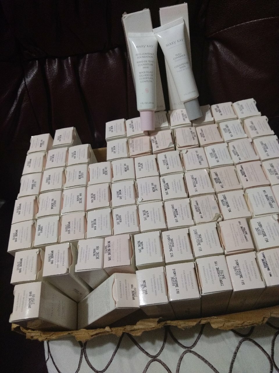 MARY KAY FULL COVERAGE FOUNDATION–PINK/GRAY CAPS (UPDATED 06/24)