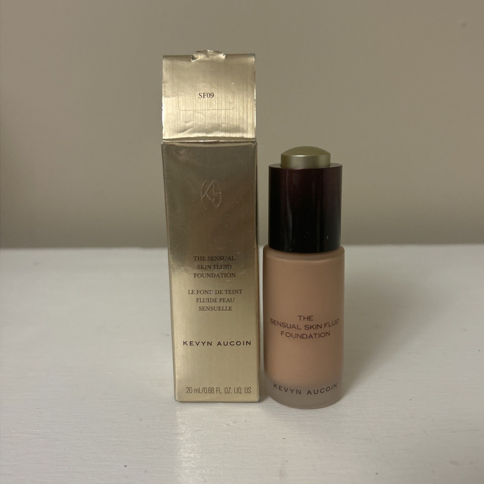 Kevyn Aucoin The Sensual Skin Fluid Foundation – SF09 – 0.68 oz. – Boxed