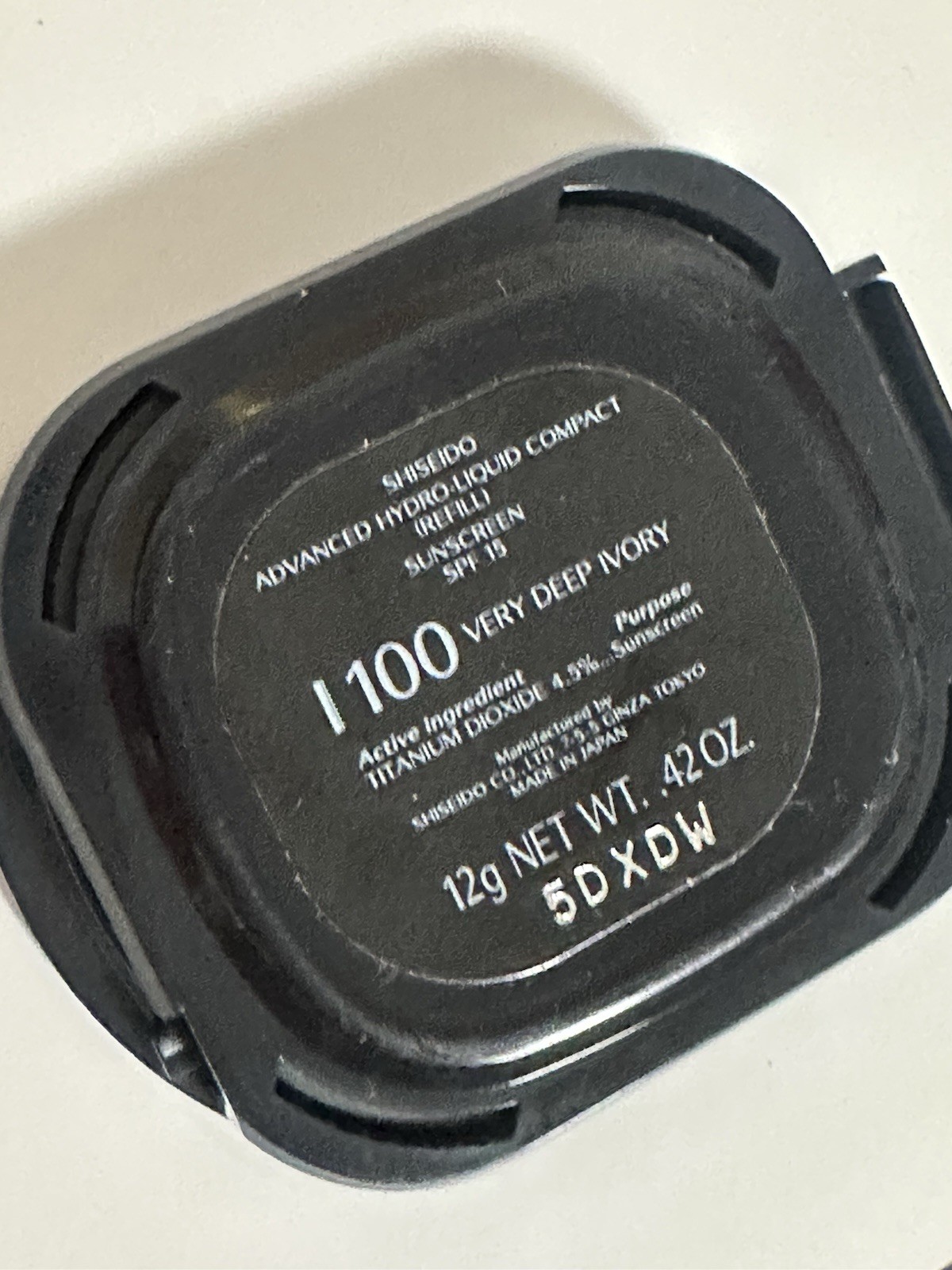 SHISEIDO SHEER MATTIFYING COMPACT FOUNDATION OIL-FREE I100 Deep Ivory