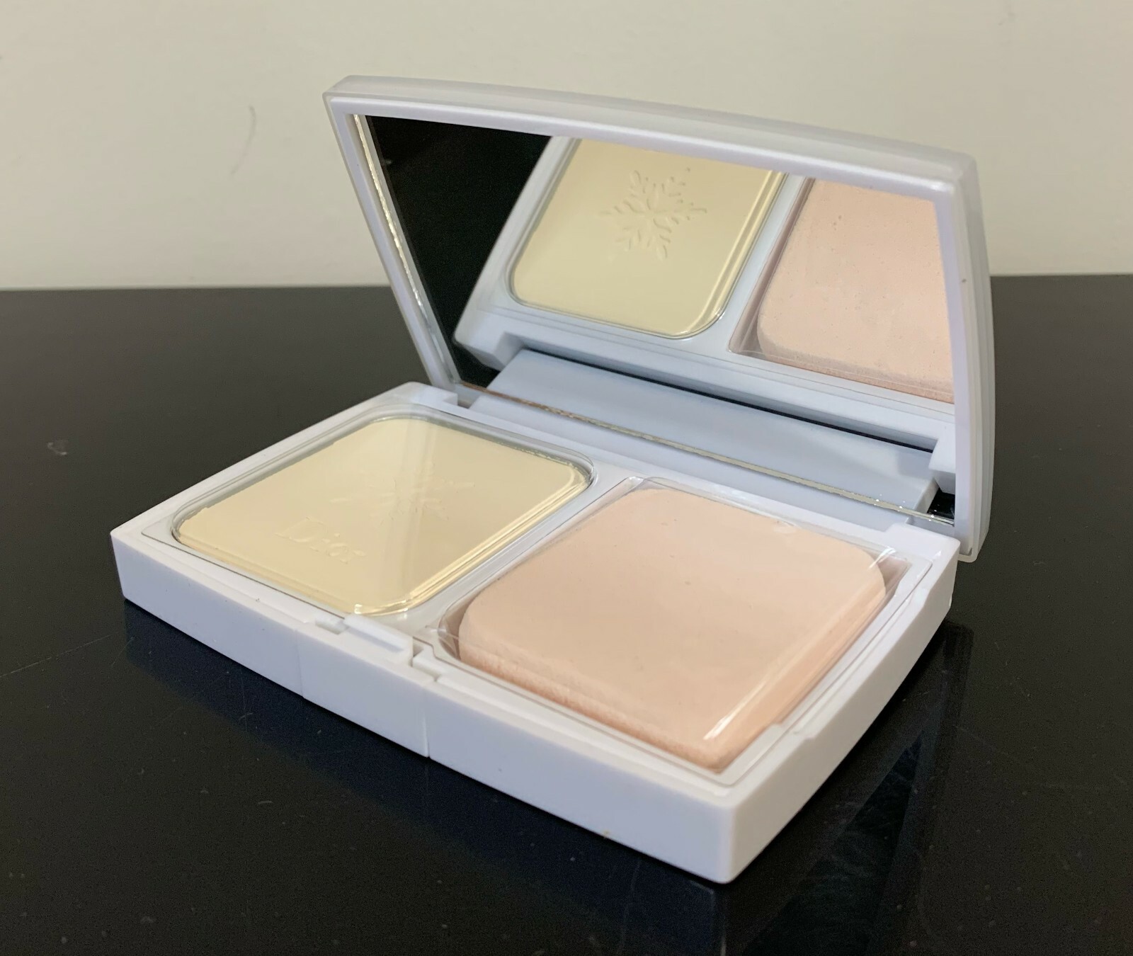 Dior DIORSNOW White Reveal UV Shield Makeup 001 White SPF 30 DAMAGED Without Box