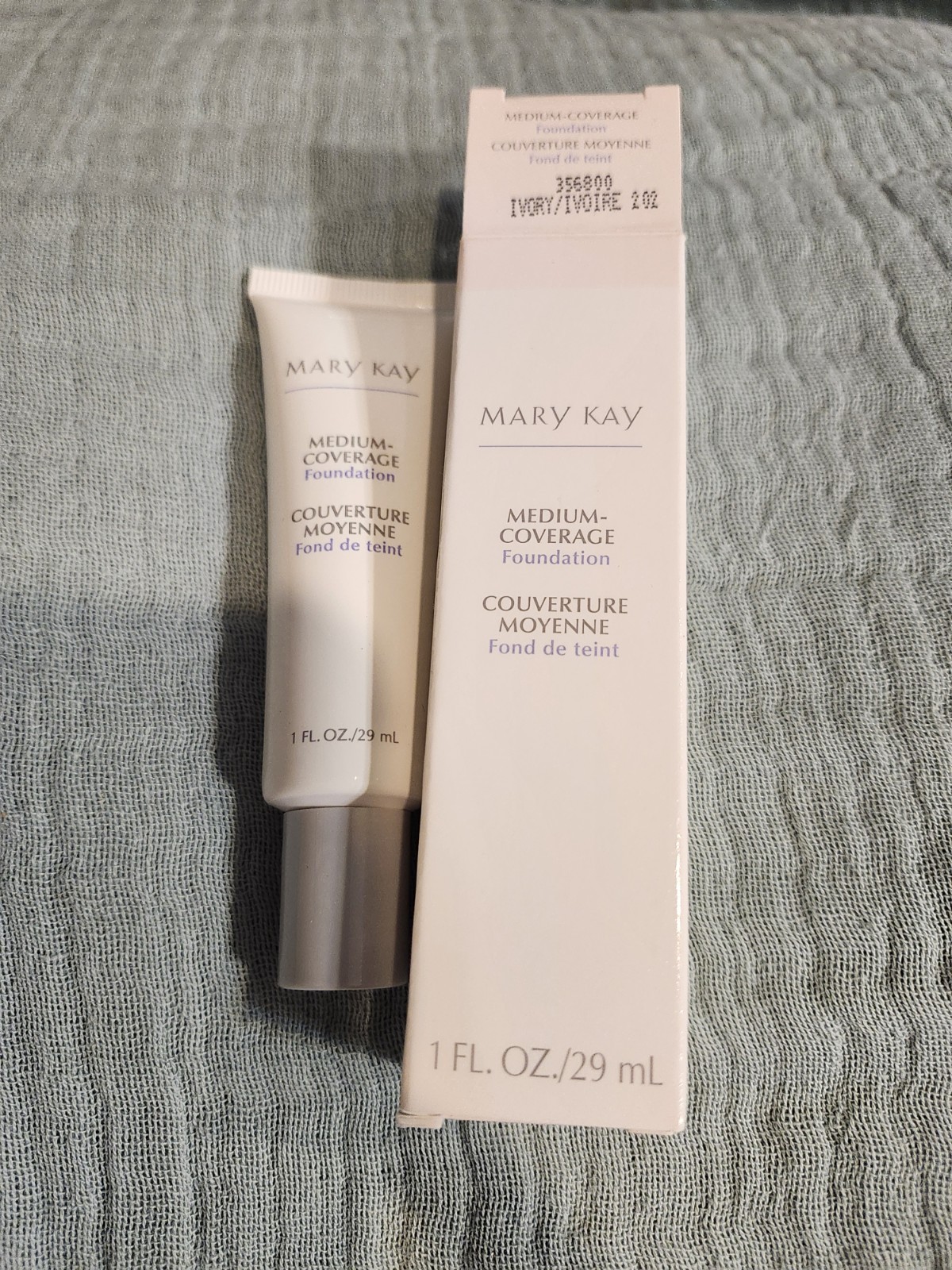 MARY KAY Medium Coverage Foundation IVORY 202 Gray Cap NOS Discontinued