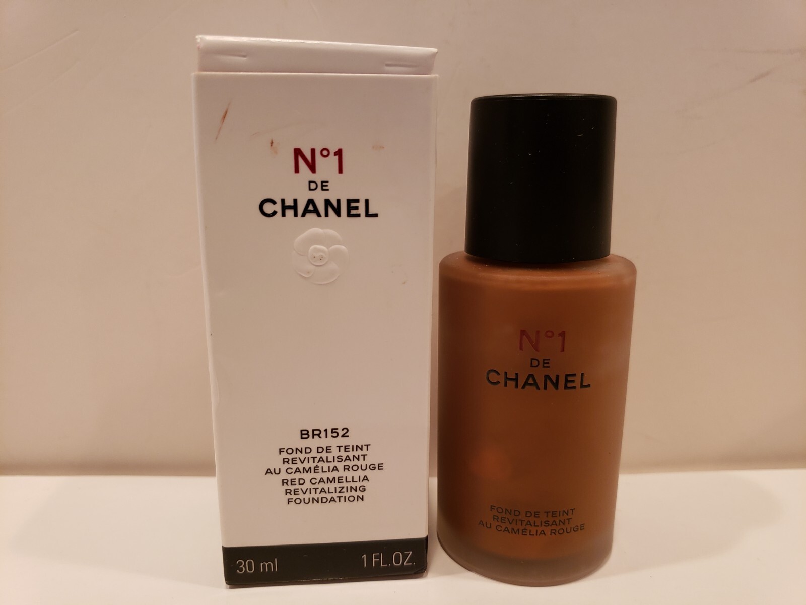 Chanel ~ No1 De Chanel ~ Red Camellia Revitalizing Foundation BR152 ~ NIB